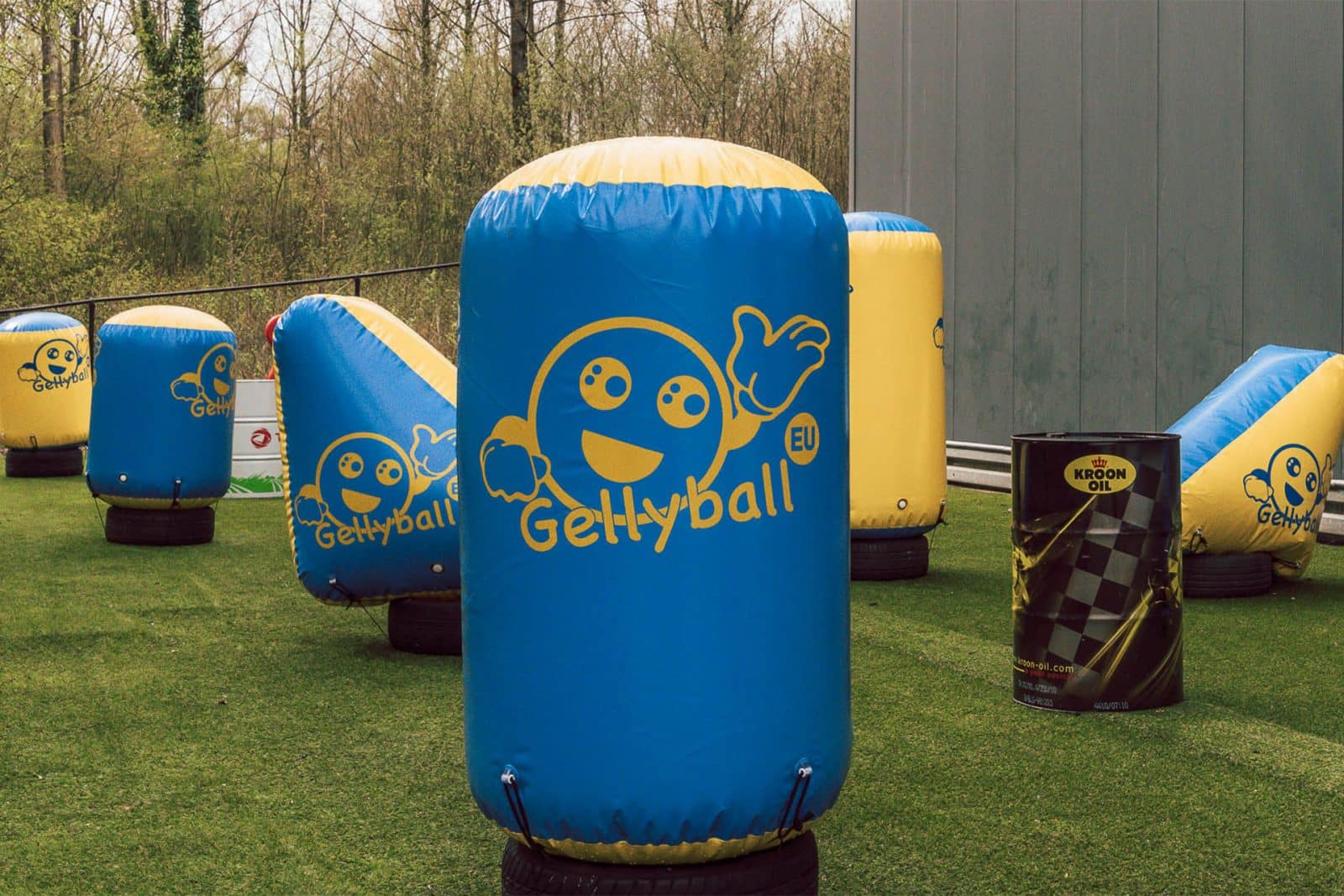 Opblaasbare obstakels in de gellyballarena