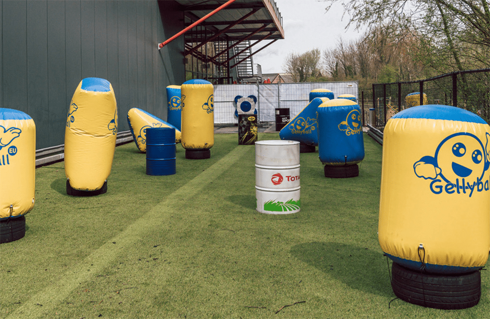 Gellyballveld met opblaasbare obstakels