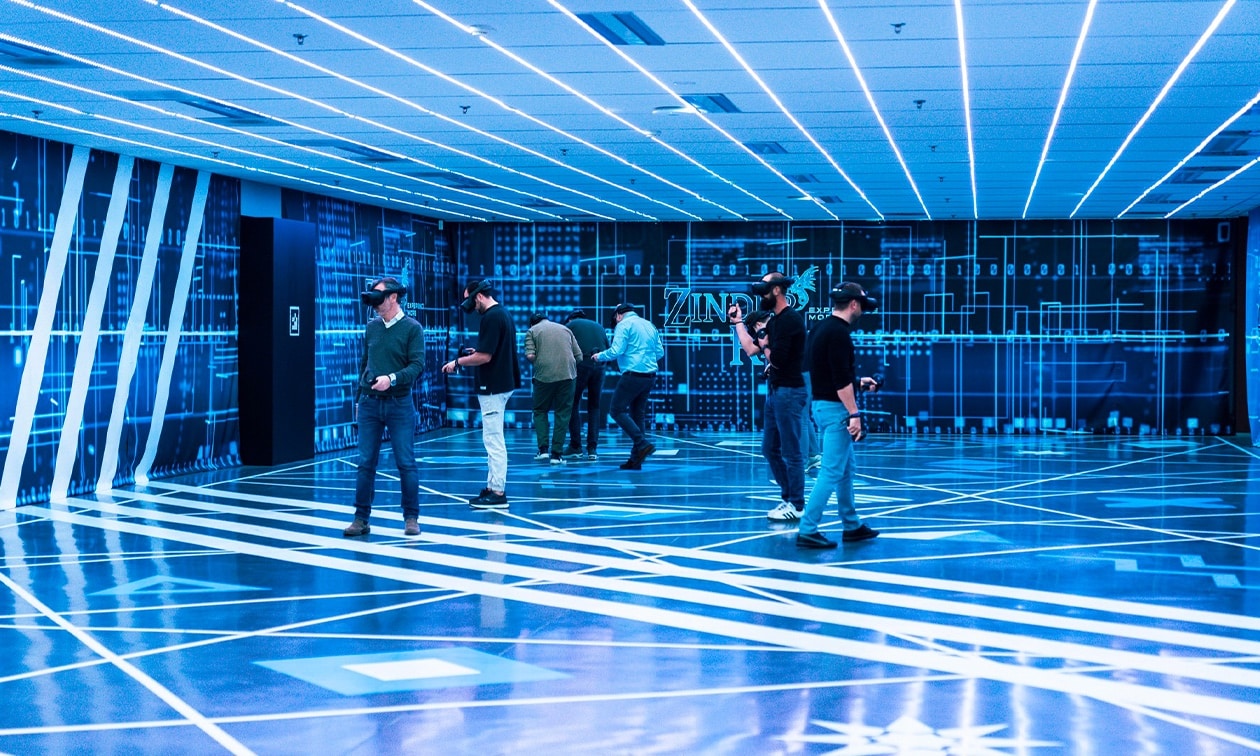 Spelers met een VR-bril in de VR-speelhal